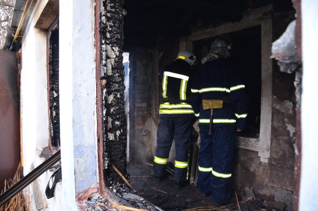 В Николаеве сгорел дом, а в нем - мать с сыном 13