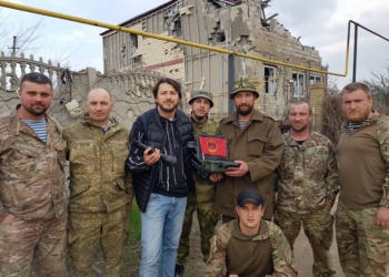 Шоумен Притула подарил николаевским морпехам в Широкино снайперский прицел и тепловизор – «бессонные ночи сепарам гарантированы»