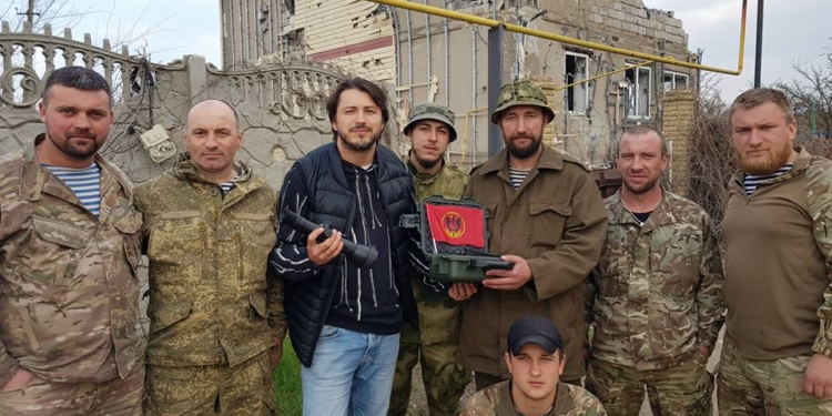 Шоумен Притула подарил николаевским морпехам в Широкино снайперский прицел и тепловизор – «бессонные ночи сепарам гарантированы»