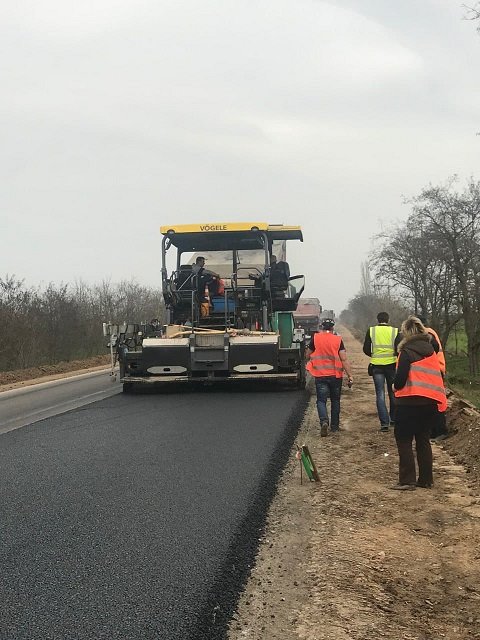 Служба автодорог отчиталась о возобновлении ремонта на автодороге Т-15-08 Калиновка - Снигиревка 5