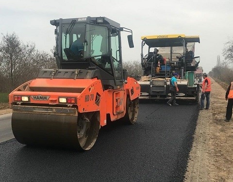 Служба автодорог отчиталась о возобновлении ремонта на автодороге Т-15-08 Калиновка – Снигиревка