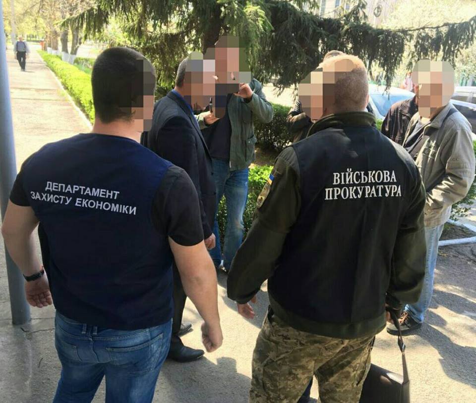 На взятке в 2 тысячи долларов задержали начальника управления Николаевской ОГА 3