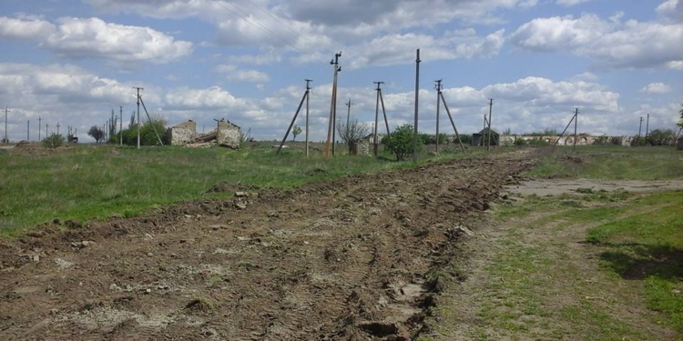 На Николаевщине «дельцы» уничтожают инфраструктуру села: разбирают дорогу и здания