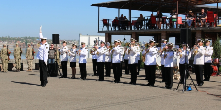 В Николаеве отметили 100-летие поднятия Флага Украины на военно-морском флоте