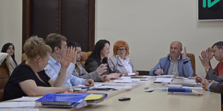 Бюджетная комиссия попросила Департамент соцзащиты выделить материальную помощь журналисту Поху и тренеру Корчинскому