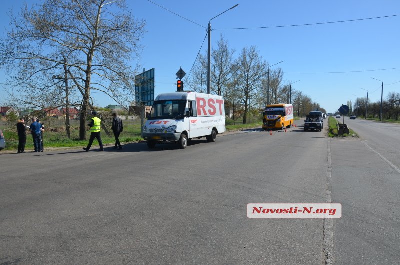 В Николаеве две маршрутки не поделили дорогу, двое пассажиров травмированы 3