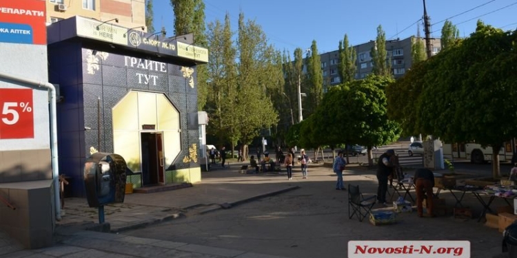 Полиция поймала мужчину, который ограбил зал игровых автоматов в Николаеве и ранил охранника