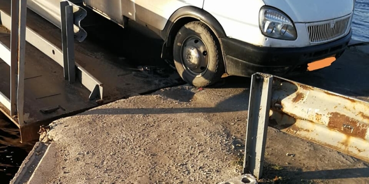 Еще один проблемный мост на Николаевщине: после зимы далеко не всем автомобилям удается пересечь Пересадовский мост