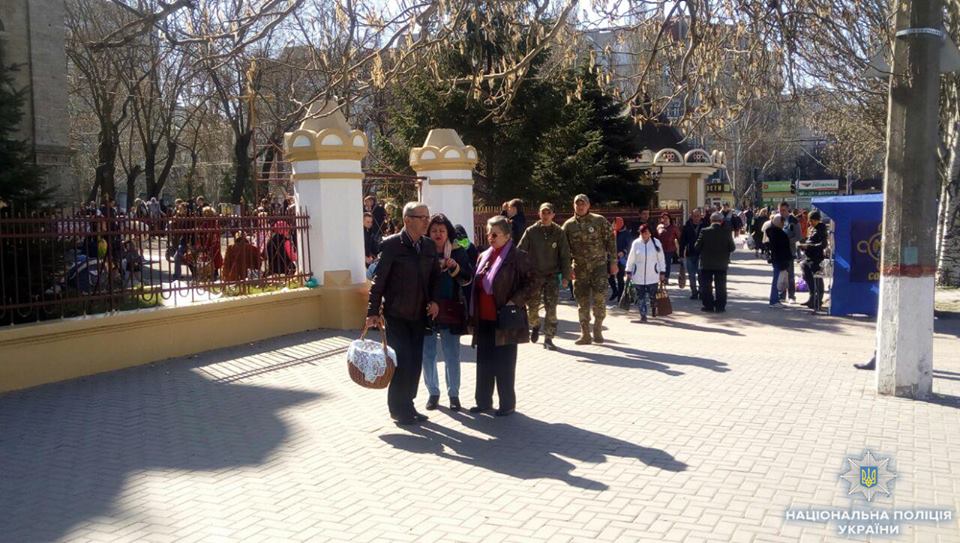 Народ празднует, а они на страже: правоохранители Николаевщины в усиленном режиме продолжают обеспечивать правопорядок во время Пасхи 10