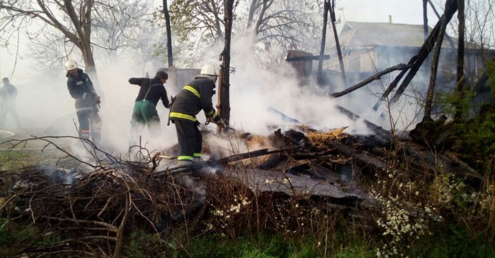 На Николаевщине тушили два пожара: один вспыхнул из-за курения, второй – из-за сжигания мусора