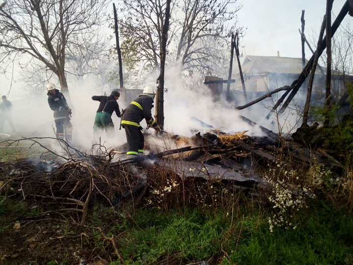 На Николаевщине тушили два пожара: один вспыхнул из-за курения, второй – из-за сжигания мусора 7