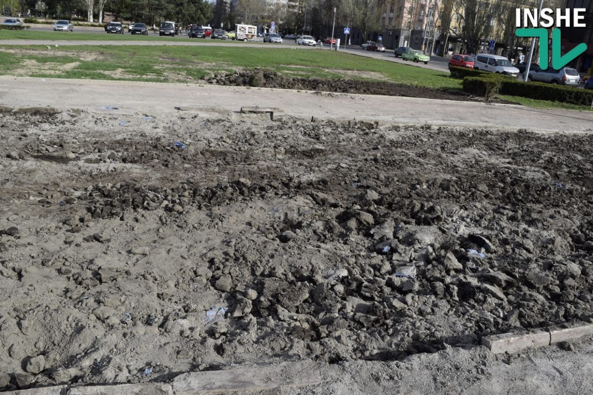 Газон на площади Соборной планируют восстановить за счет травяного покрытия Центрального городского стадиона 7