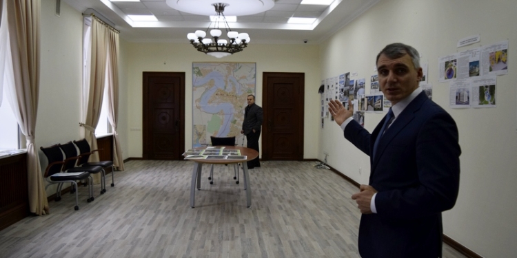 Мэр Николаева Александр Сенкевич вернулся в свой кабинет. Пустой