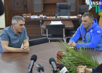 Сенкевич пообещал паралимпийцу Яровому квартиру через 2-3 месяца