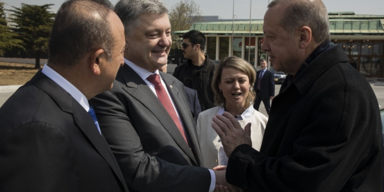 Порошенко встретился с Эрдоганом. Турция готова участвовать в миротворческой миссии на Донбассе
