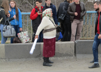 На Николаевщине дороги перекрывают не только из-за самих дорог – в Первомайске группа предпринимателей требовала разрешить им торговать на определенной улице