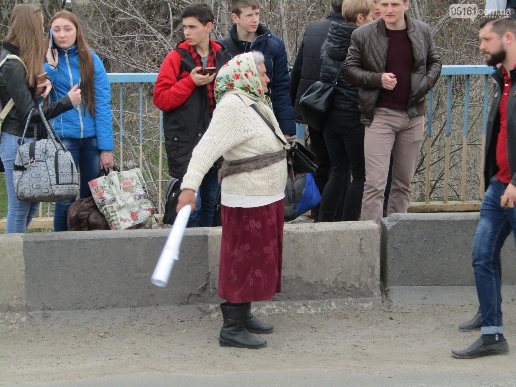 На Николаевщине дороги перекрывают не только из-за самих дорог – в Первомайске группа предпринимателей требовала разрешить им торговать на определенной улице