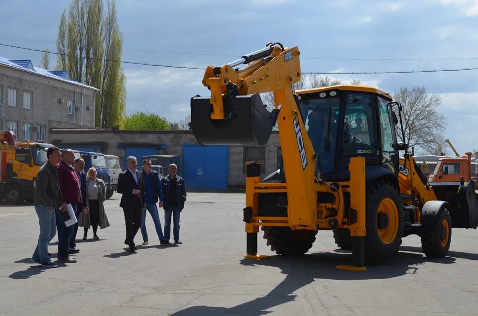Николаевводоканал купил 2 новых трактора JCB – на предприятии говорят, что техника была обновлена благодаря николаевцам, исправно оплачивающим услуги 9