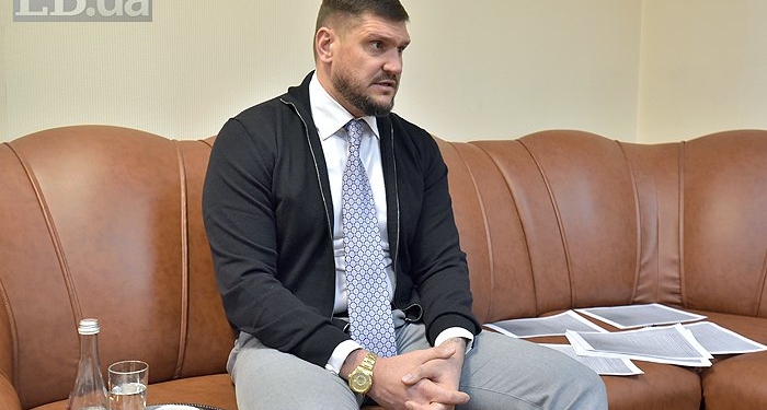 Савченко сказал, что у районов не забирали деньги на аэропорт: Это – спекуляции и инсинуации. Хотя почти 40 миллионов районы передали