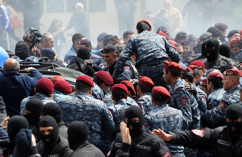 За день протестов в Ереване задержали более 190 человек 1