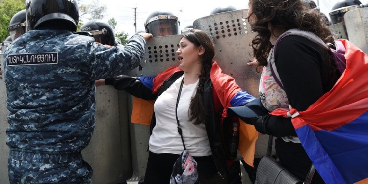 За день протестов в Ереване задержали более 190 человек