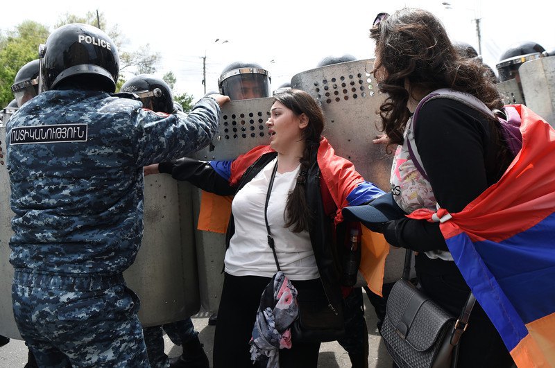 ЕС призвал Армению немедленно освободить задержанных участников протестов 1