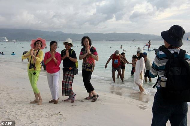 Филиппины на полгода закрывают для туристов остров Боракай, чтобы построить новые очистные сооружения 11