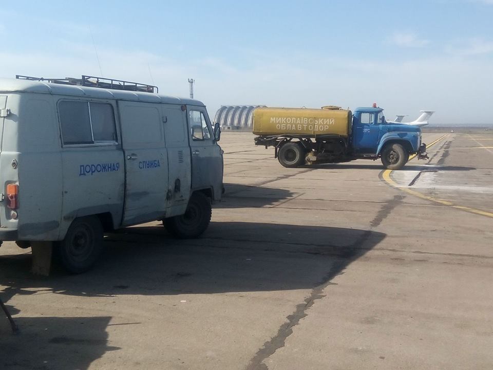 Николаевский облавтодор ремонтирует покрытие перрона КП "Николаевский международный аэропорт" 7