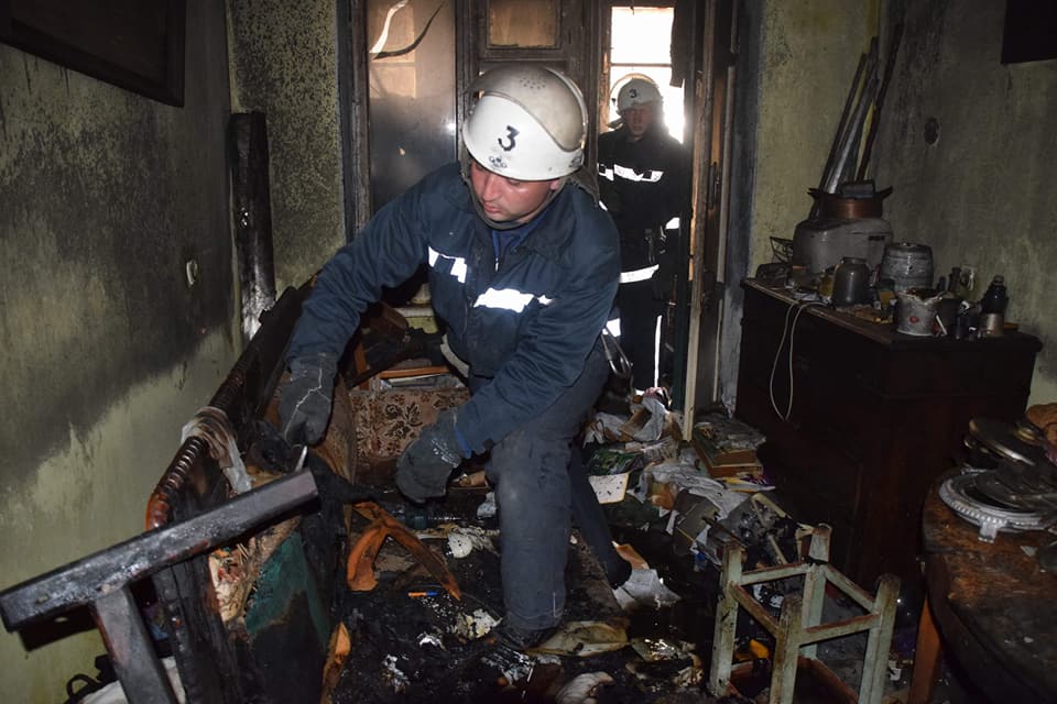 В Николаеве пожарные спасли 68-летнего мужчину 11