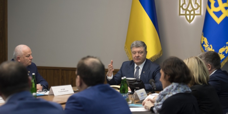 Порошенко обещает закрыть для коррупционеров возможность обойти ProZorro и предлагает снизить стоимость допороговых закупок