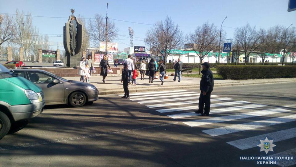 Народ празднует, а они на страже: правоохранители Николаевщины в усиленном режиме продолжают обеспечивать правопорядок во время Пасхи 16