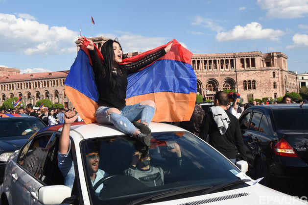 Лидер протестов в Армении: РФ обещала не вмешиваться 1