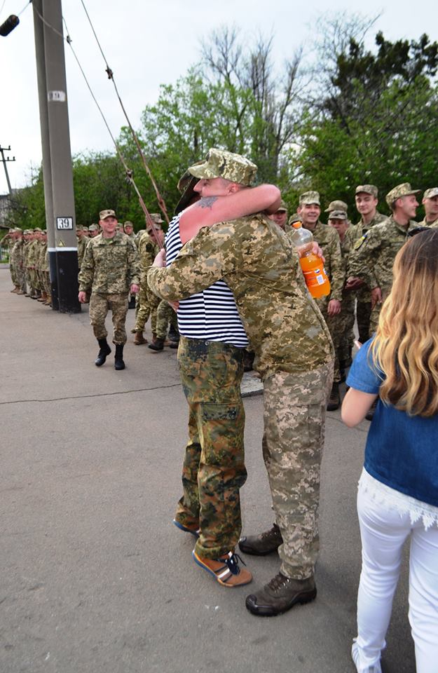 На Николаевщине радушно встретили бойцов 40-й отдельной артбригады, вернувшихся из зоны АТО 16