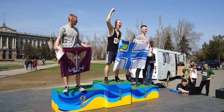 День здоровья в Николаеве: общая разминка для жителей города, забег на 3300 метров и эстафеты для военнослужащих