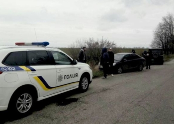 В Запорожской области вооруженные мужчины устроили погоню за школьным автобусом
