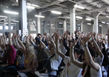 Форум ответственного лидерства. Алексей Вадатурский пожелал молодежи не торопиться в политику