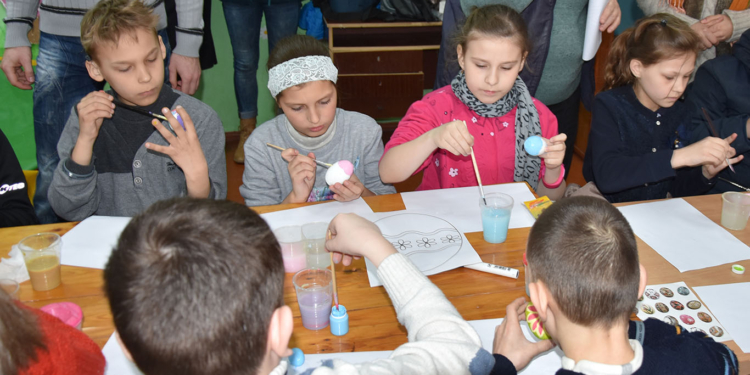 Писанки, крашенки, драпанки. Чем запомнились пасхальные праздники в школе-интернате для детей с дефектами слуха