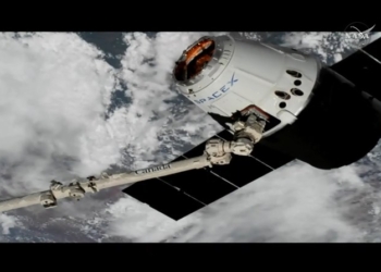 На космическую станцию прибыл грузовик Dragon