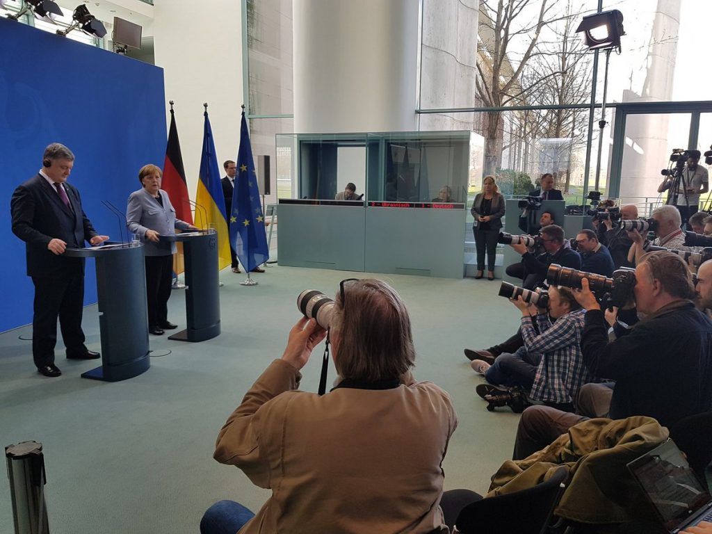 Лидеры Украины, Германии и Франции проведут переговоры в Ахене 1