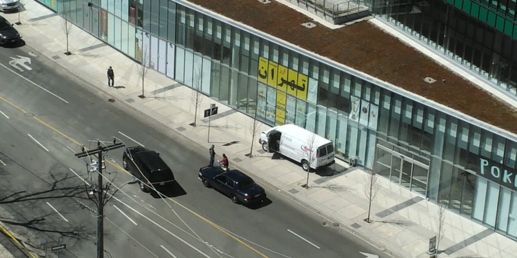 Микроавтобус наехал на людей в Торонто, есть погибшие