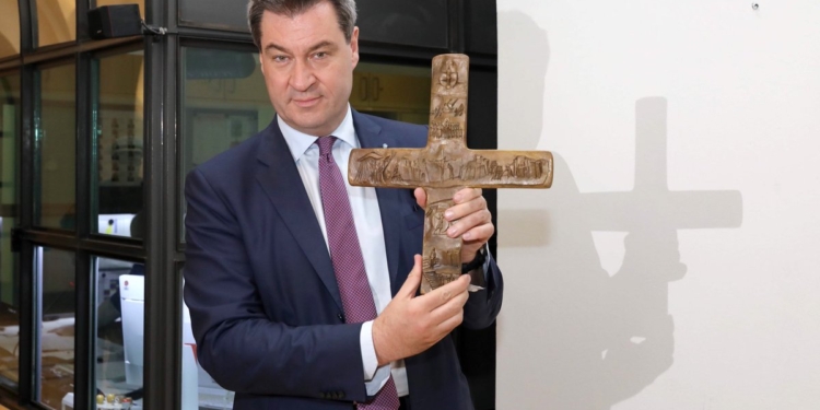 Правительство Баварии приказало установить кресты на все государственные здания