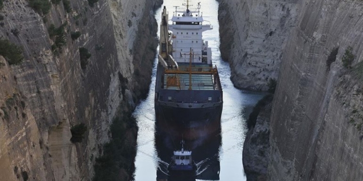 Пираты похитили 12 моряков с грузового судна