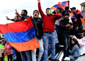 Протесты в Армении набирают обороты, полиция задержала десятки людей