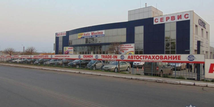 Это становится привычным: в Николаеве ночью бросили гранату в автосалон