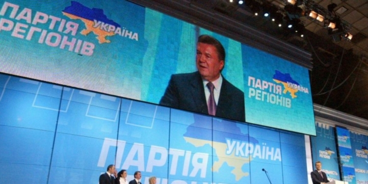 Суд оставил без рассмотрения иск о запрете Партии регионов