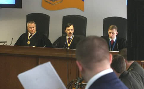 Суд по Януковичу объявил переход к дебатам: адвокаты покинули зал 1