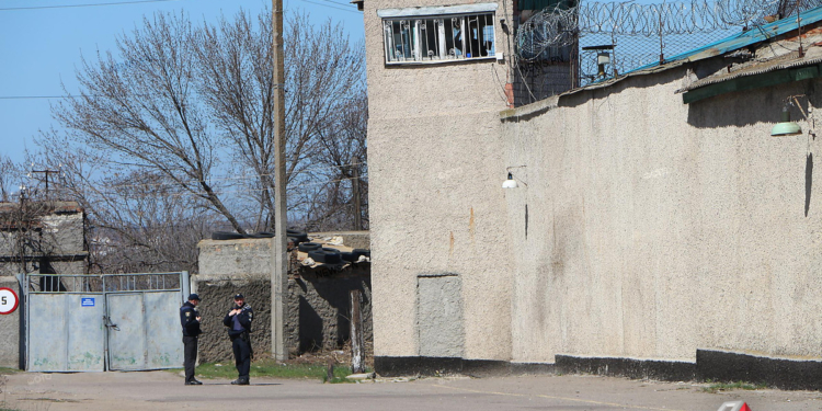 В Николаевском СИЗО, похоже, бунт – после утренней прогулки подозреваемые отказались возвращаться в камеры