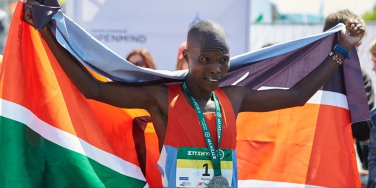 Кенийский бегун установил рекорд на международном марафоне в Харькове