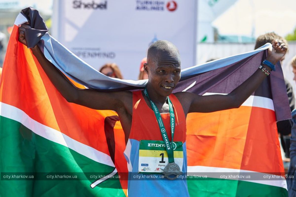 Кенийский бегун установил рекорд на международном марафоне в Харькове