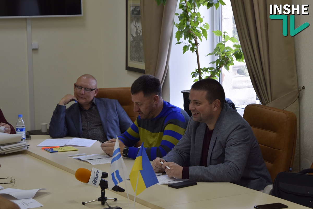 Лепишев надумал посмотреть дипломы работников пресс-службы горсовета